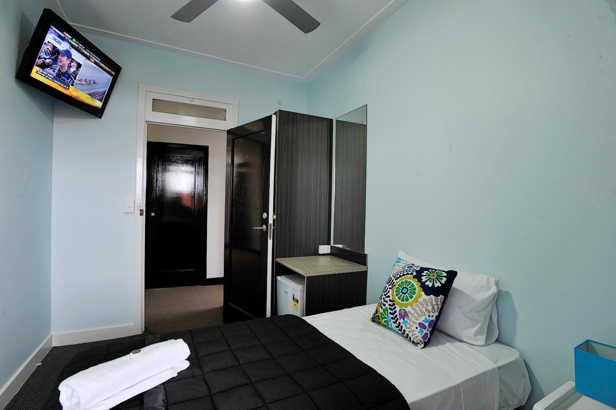 The Lakes Hotel Entrance Bagian luar foto
