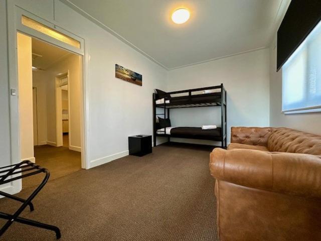 The Lakes Hotel Entrance Bagian luar foto
