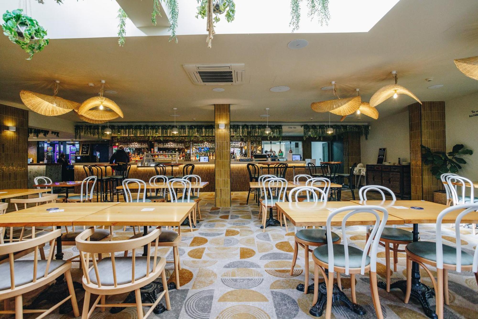 The Lakes Hotel Entrance Bagian luar foto