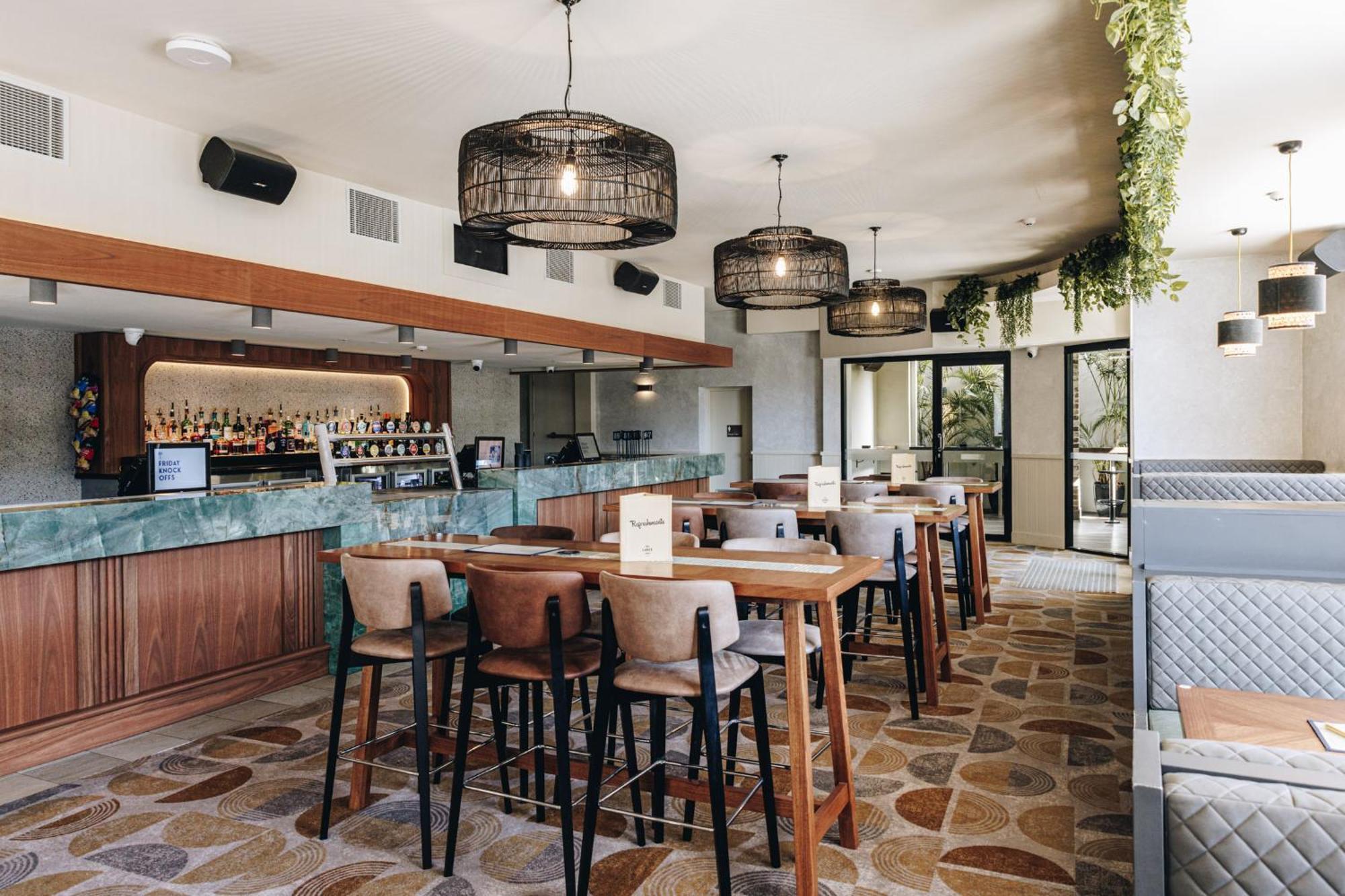 The Lakes Hotel Entrance Bagian luar foto