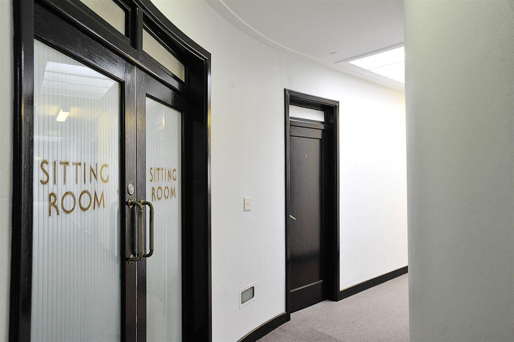 The Lakes Hotel Entrance Bagian luar foto