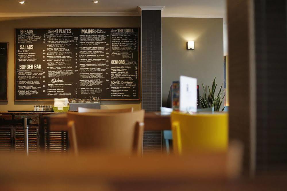 The Lakes Hotel Entrance Bagian luar foto