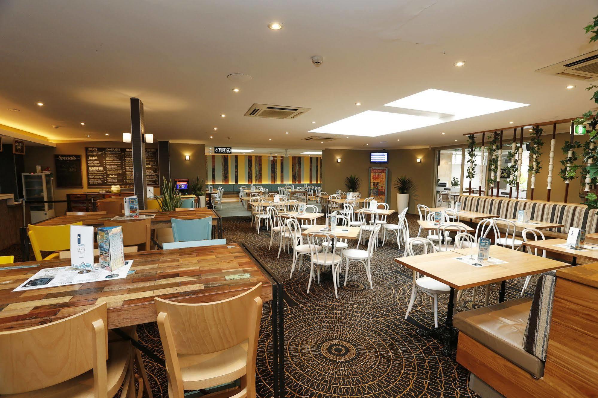 The Lakes Hotel Entrance Bagian luar foto