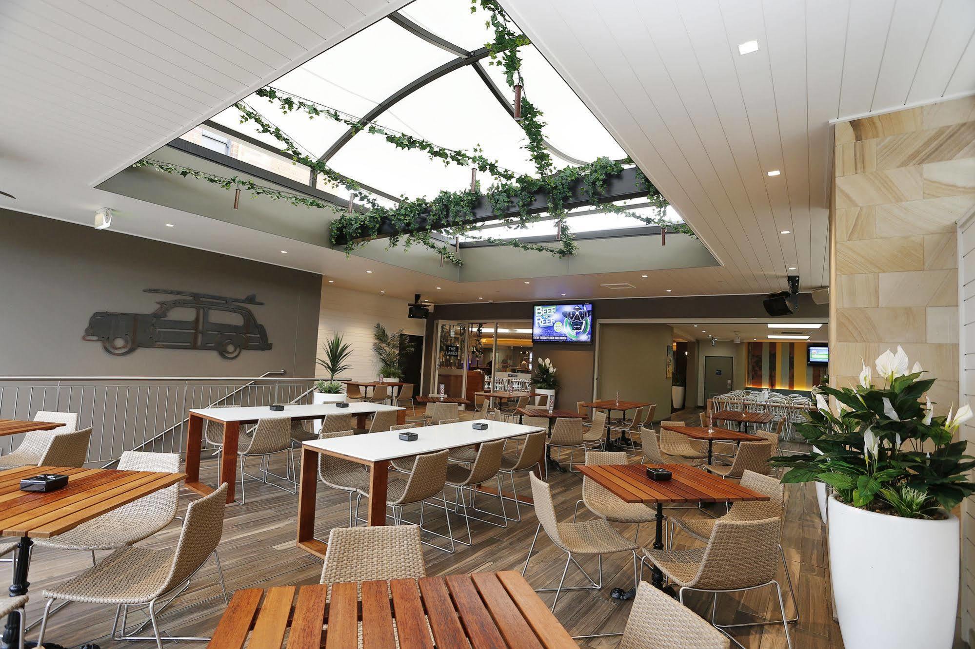 The Lakes Hotel Entrance Bagian luar foto