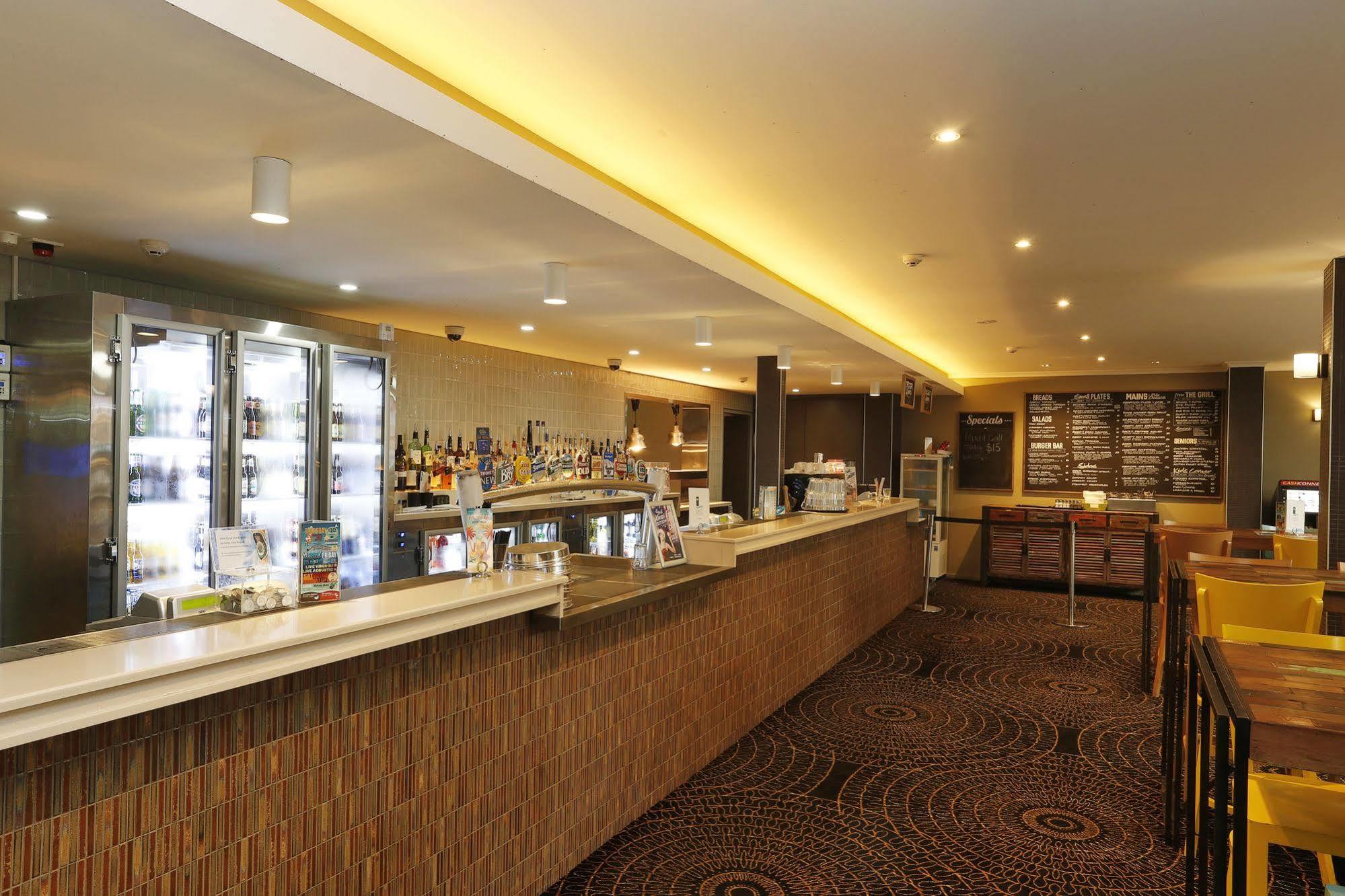 The Lakes Hotel Entrance Bagian luar foto