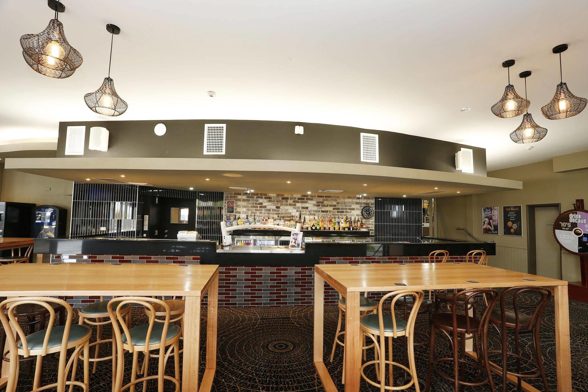 The Lakes Hotel Entrance Bagian luar foto
