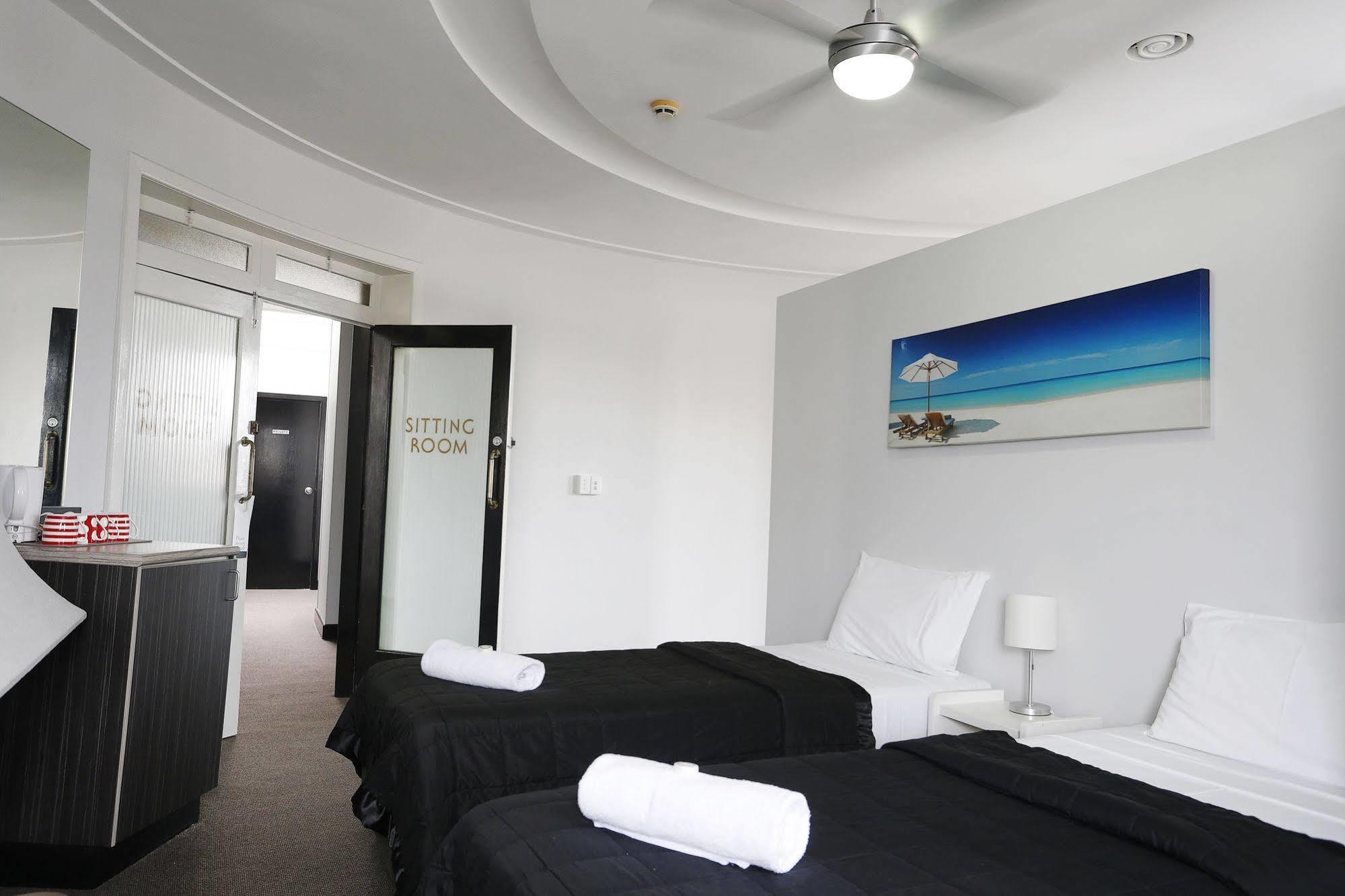 The Lakes Hotel Entrance Bagian luar foto