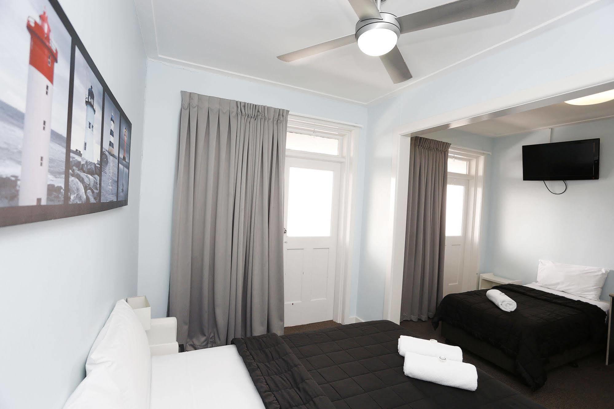 The Lakes Hotel Entrance Bagian luar foto