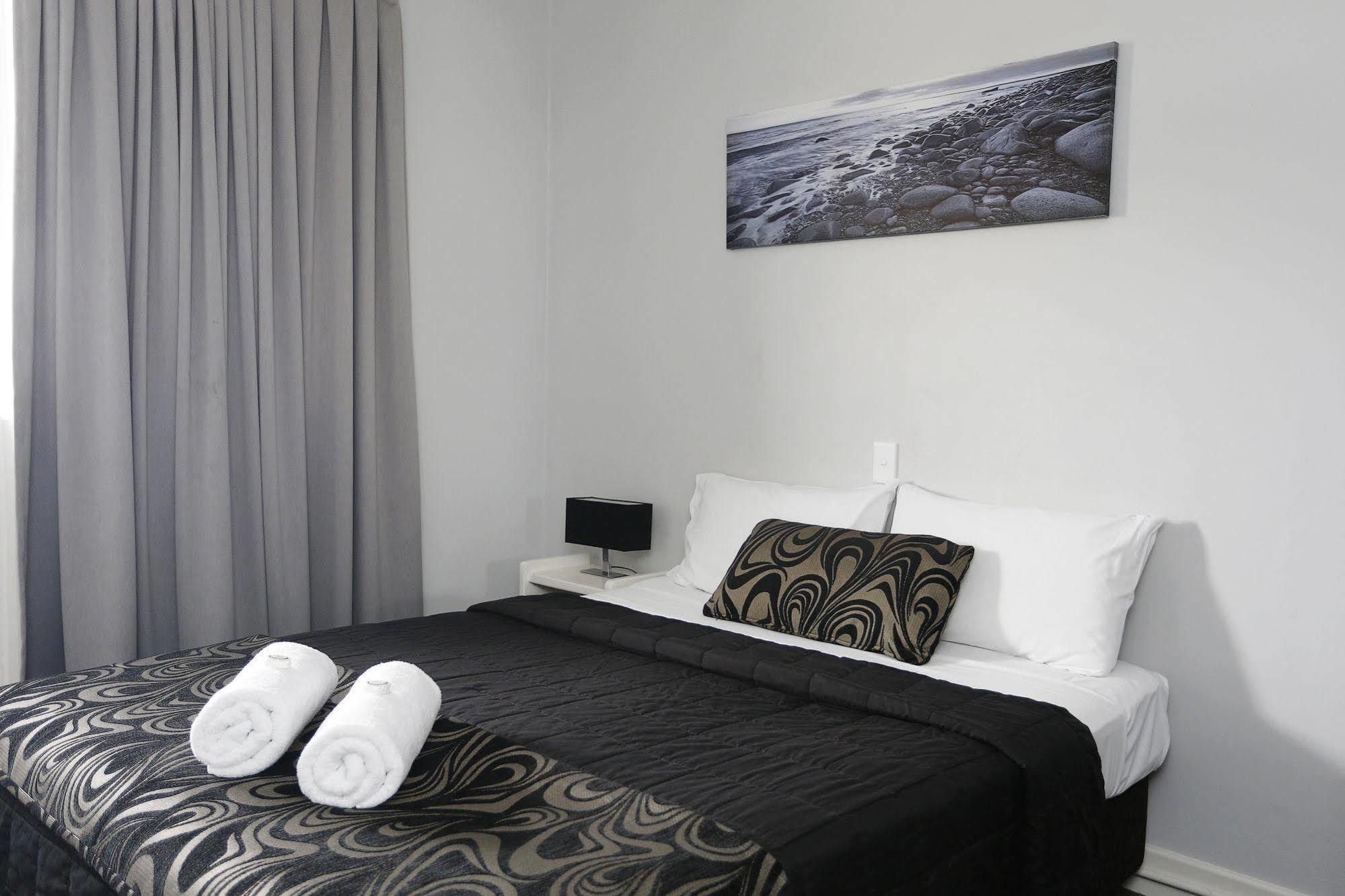 The Lakes Hotel Entrance Bagian luar foto