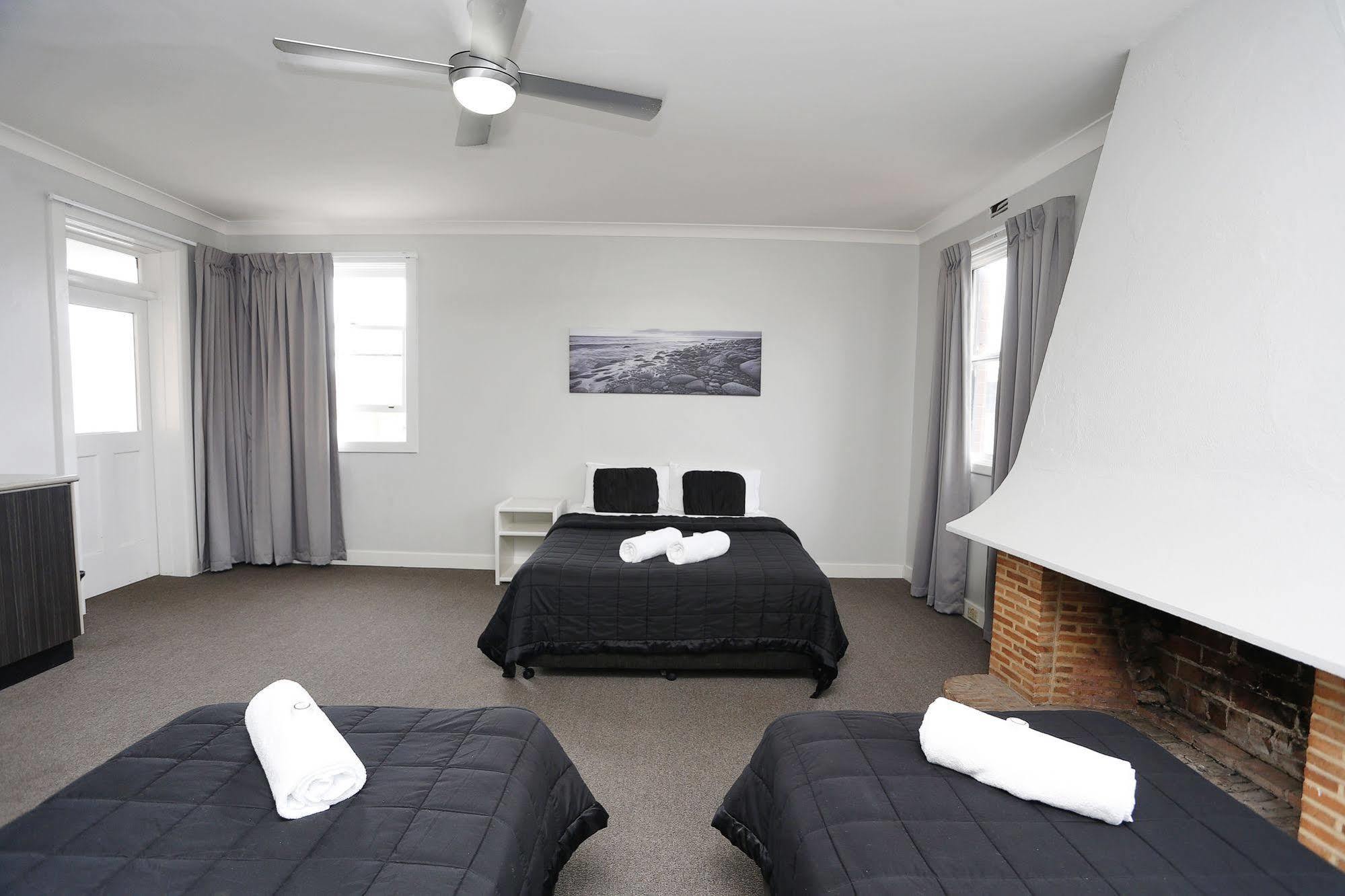 The Lakes Hotel Entrance Bagian luar foto