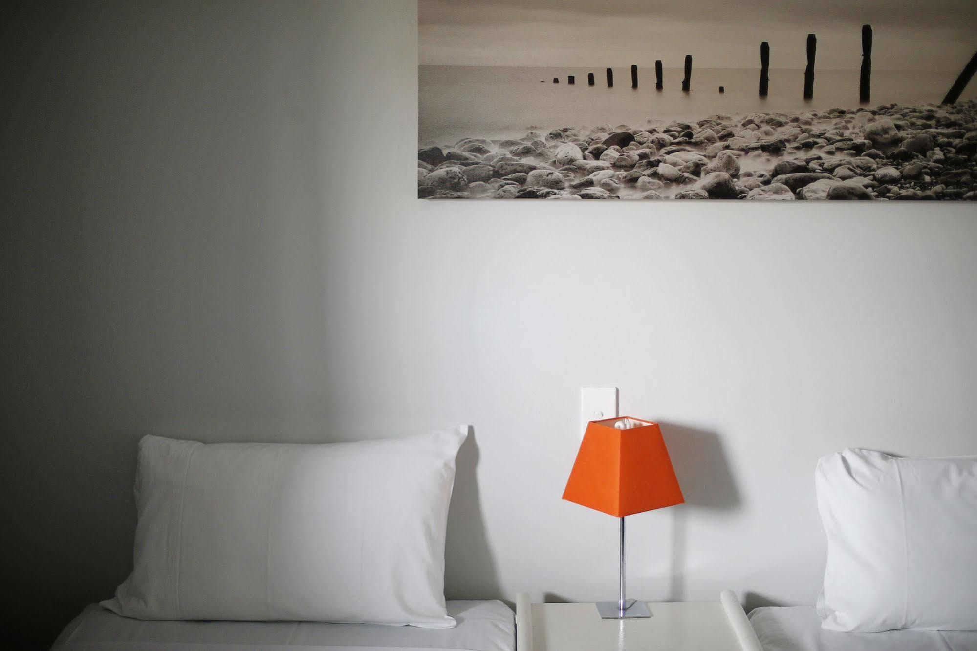The Lakes Hotel Entrance Bagian luar foto