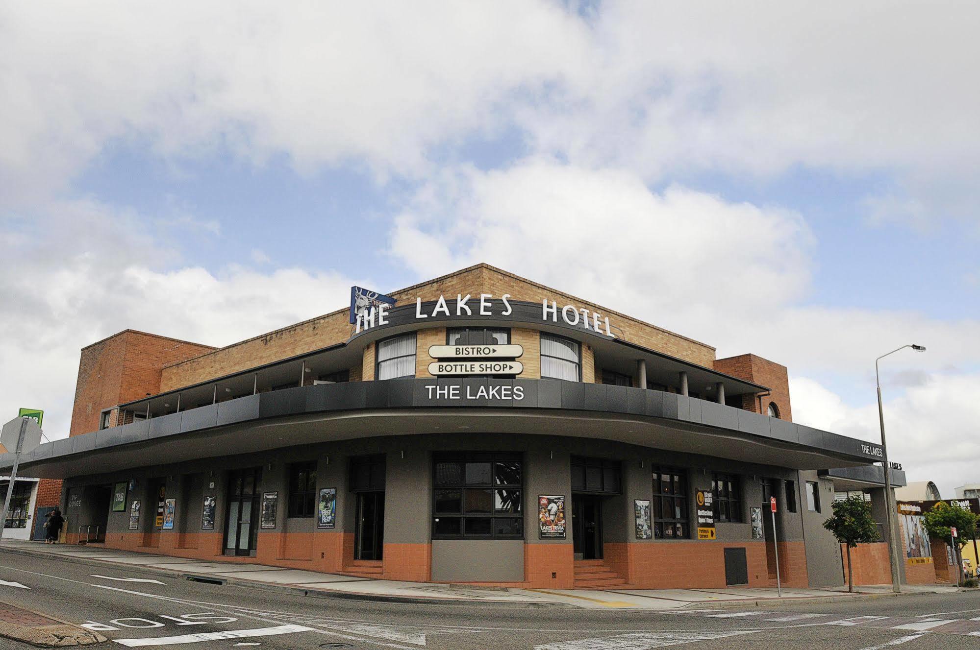 The Lakes Hotel Entrance Bagian luar foto